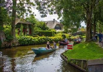 Giethoorn Tagesausflug, Das holländische Märchen (mit Privatboot)