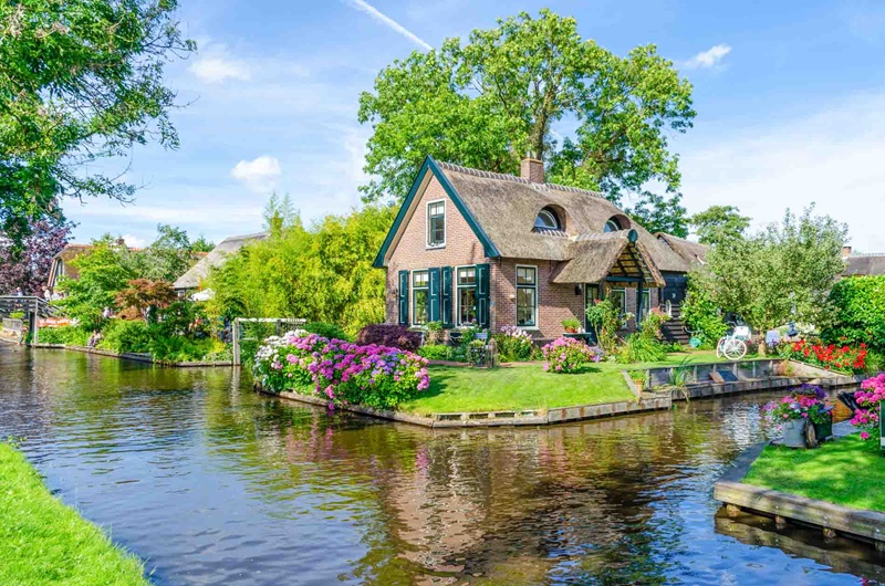 Dagtocht Giethoorn met rondvaart en Zaanse Schans vanuit Amsterdam