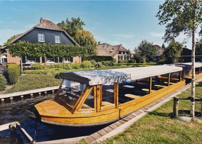 Giethoorn with Public Boat Cruise and Visit Afsluitdijk Visitor Center