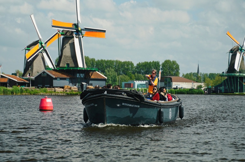 Bootsfahrt bei den Windmühlen von Zaanse Schans
